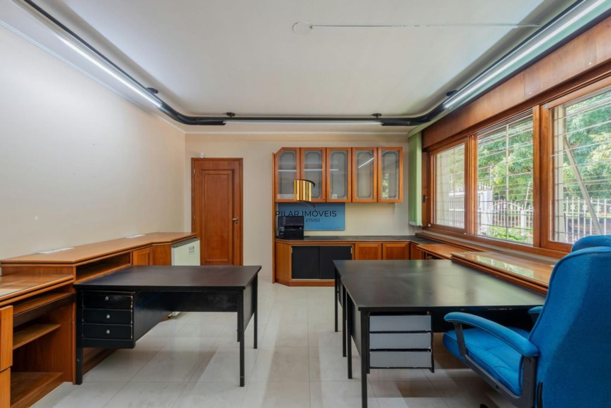 Casa com 3 dormitórios,1 suíte, 4 banheiros e 4 vagas, 203m² no Jardim Itu.