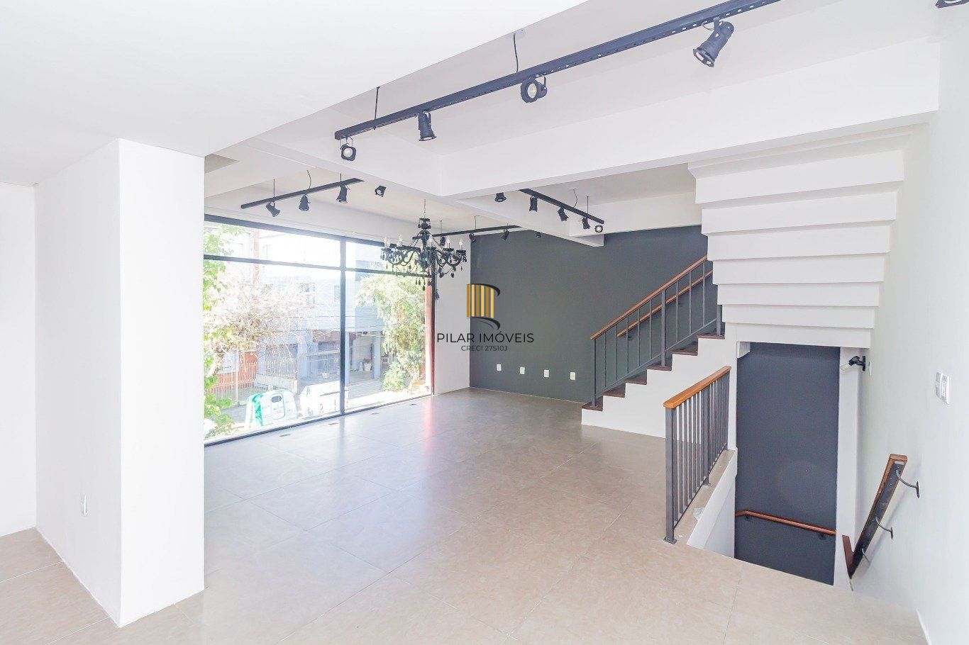 Prédio Comercial á venda com 2 salas e terraço no bairro Menino Deus