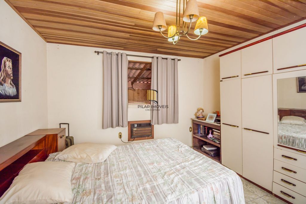 Casa com 4 Dorms e Terreno Amplo – bairro São João, 400m²