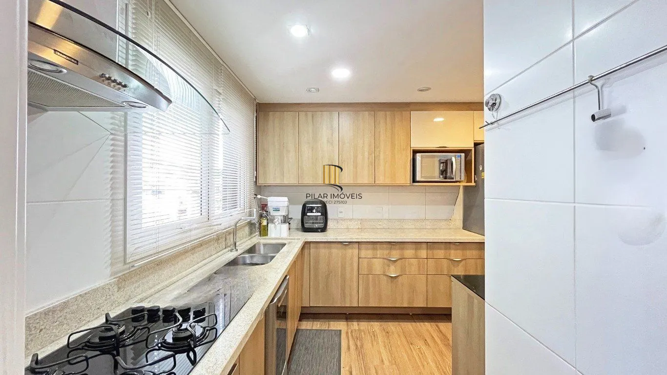 Apartamento com 3 quartos, 3 suítes e 128m² à venda em Menino Deus.