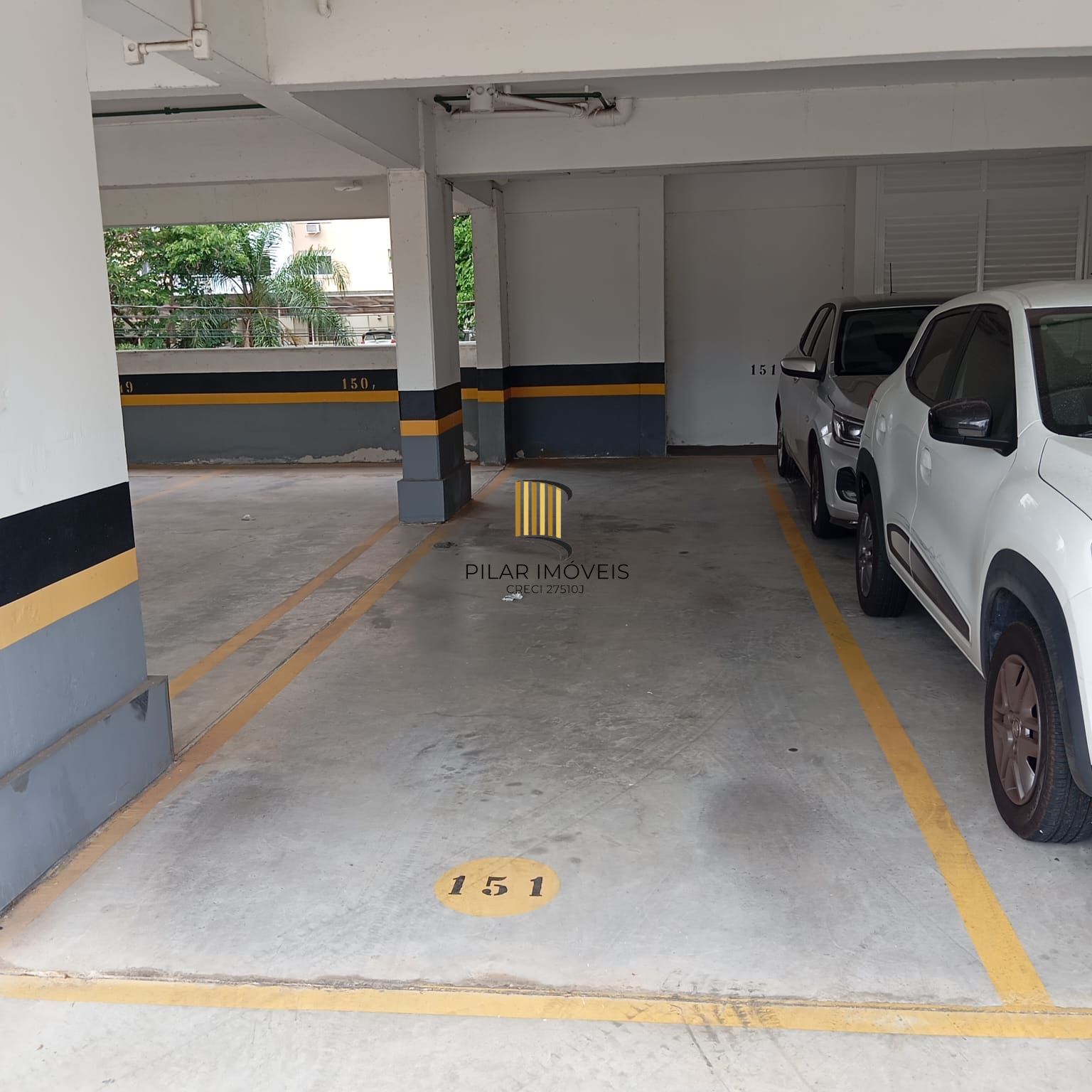 Apartamento 2 Dormitórios, Suíte, 2 vagas e elevador no Passo da Areia