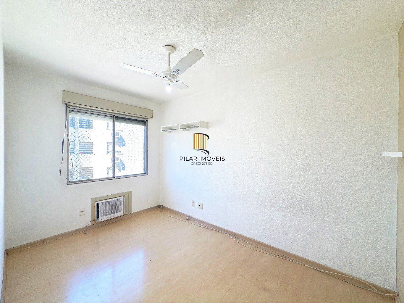 Apartamento com 2 quartos, vaga e elevador  no bairro Sarandi.