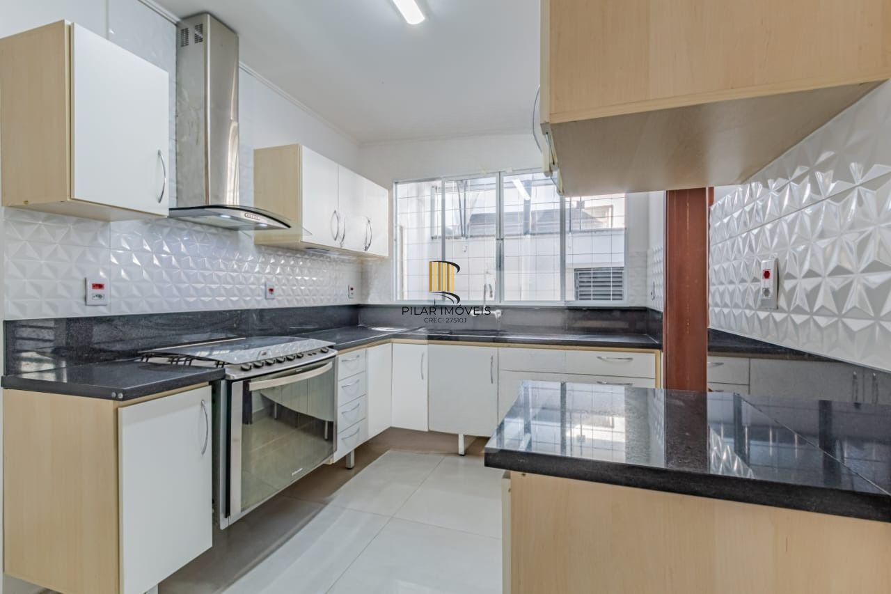 Casa com 3 dormitórios e 4 vagas no Bairro Jardim Lindóia
