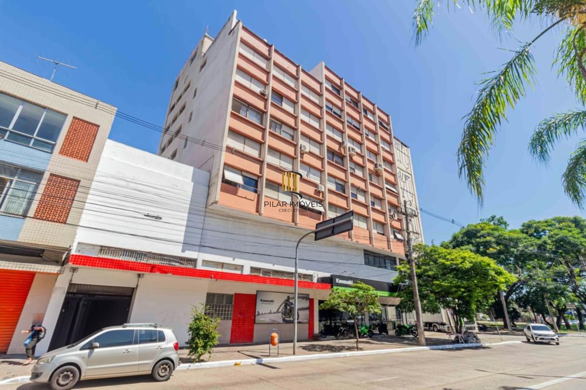Apartamento com 2 quartos, elevador semi mobiliado no bairro Floresta.