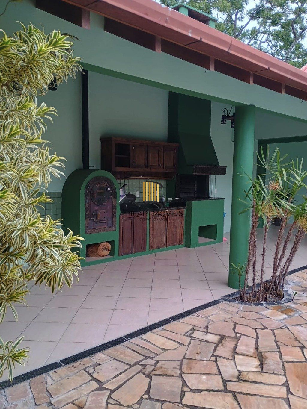 Casa semi mobiliada de 224m² com 3 quartos, 2 vagas de garagem em Canoas.