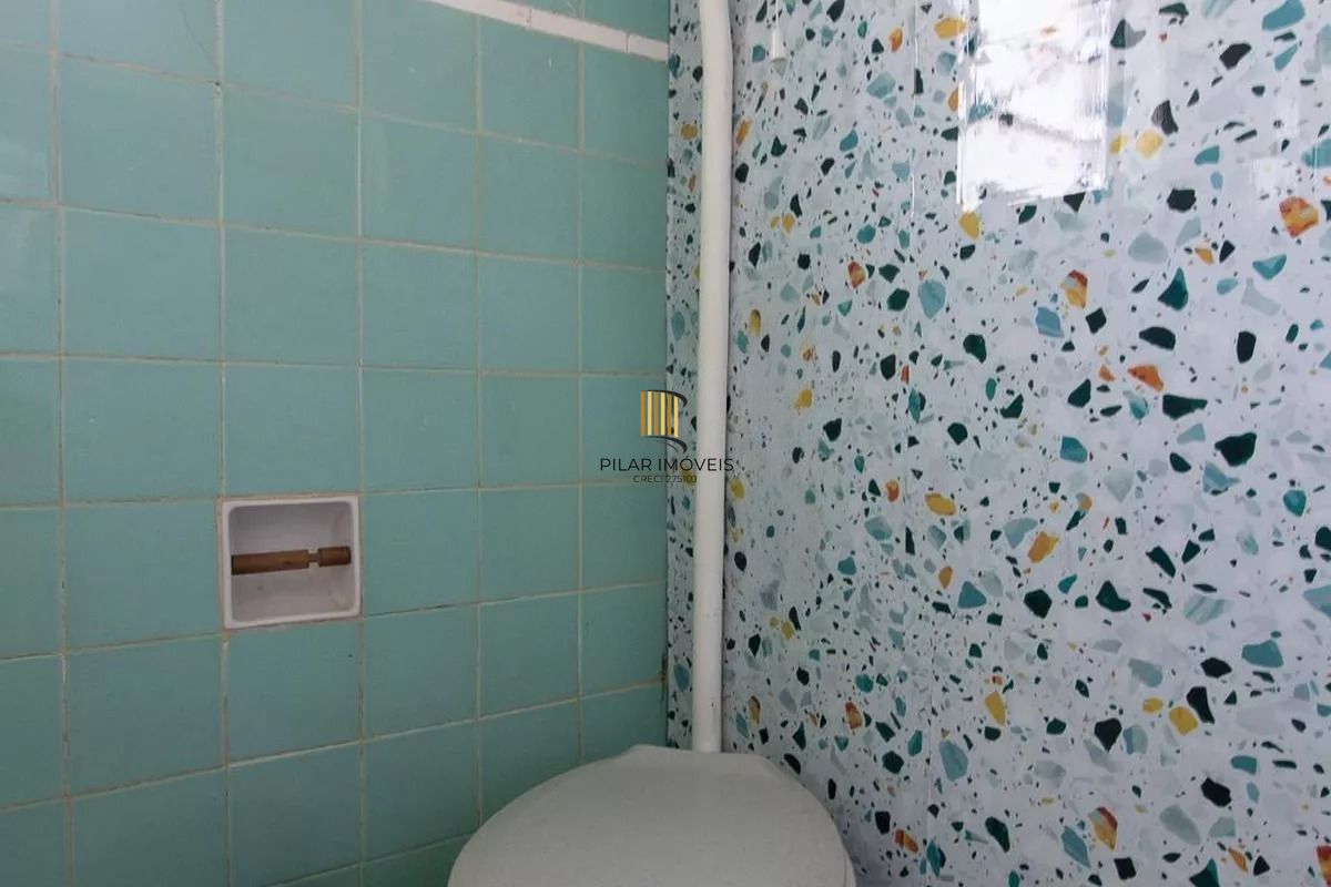 Casa 300m² à Venda na Vila Ipiranga . 2 Quartos, 2 Vagas, Salão e Churrasqueira