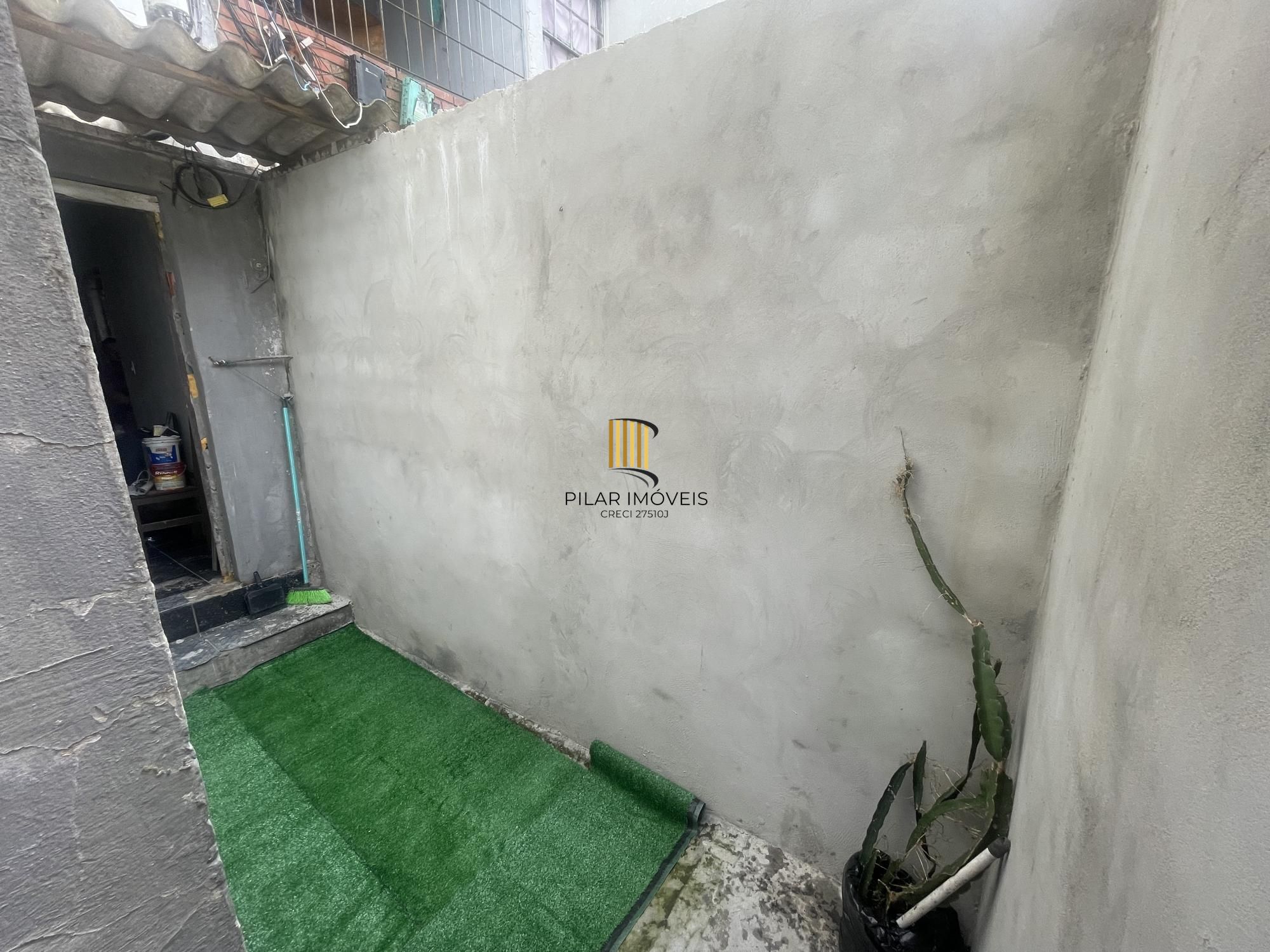 Apartamento Garden 48m² Bairro Maria Regina Térreo com pequeno pátio Alvorada