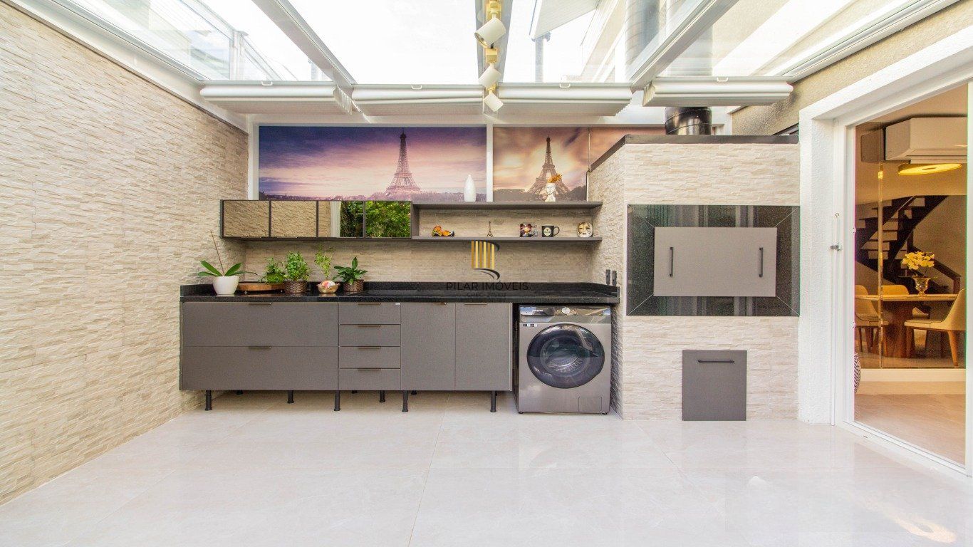 Casa em Condomínio com 3 quartos, 3 suítes, 2 vagas e 195m² no Jardim Carvalho.