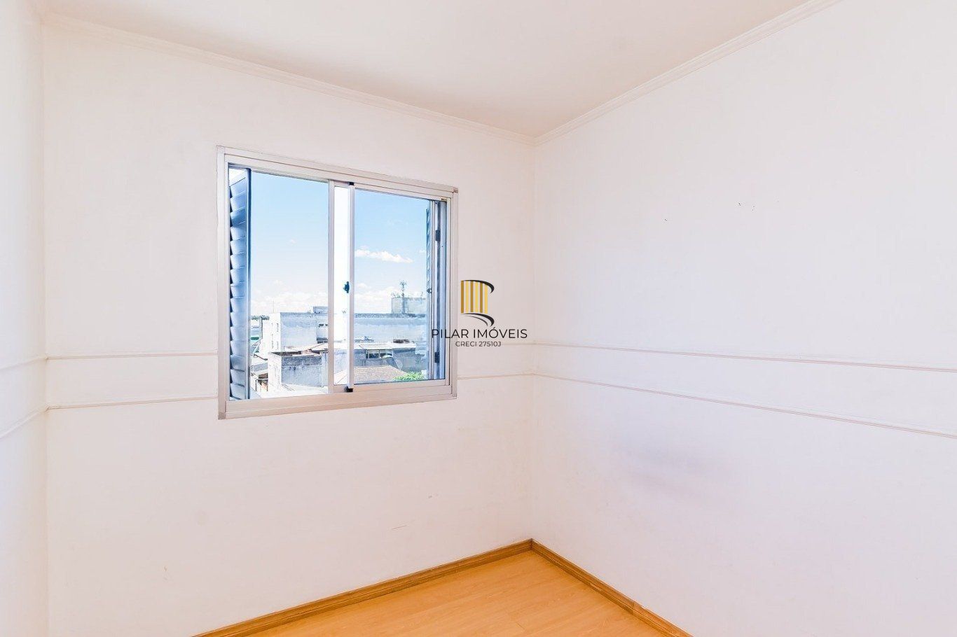 Apartamento de 2 dormitórios, elevador,1vaga de garagem, no Bairro Sarandi POA.