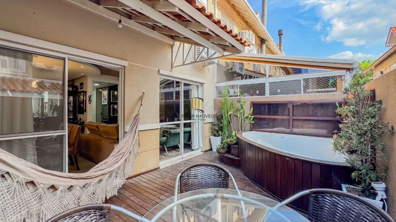 Casa com 4 quartos e 2 vagas em condomínio fechado no Bairro Ecoville.