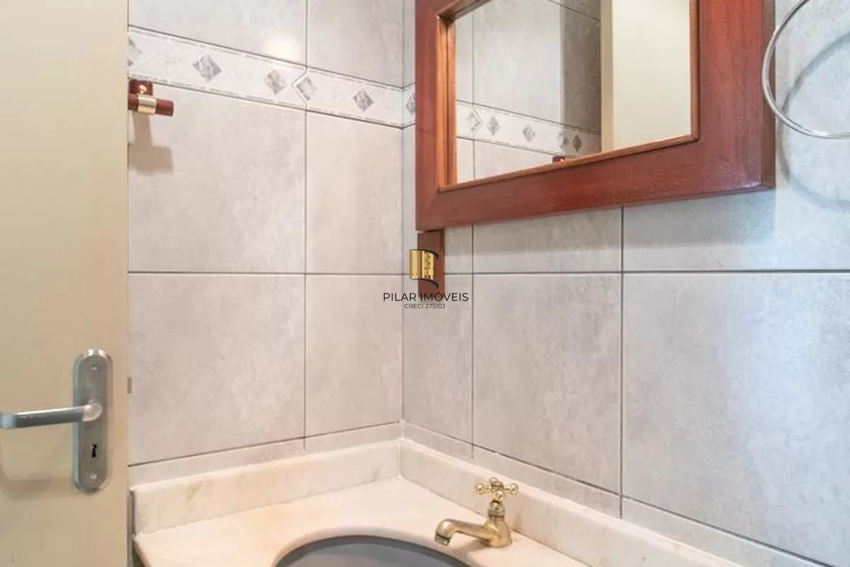 Apartamento 2 dormitórios no Partenon com sacada e 60m²
