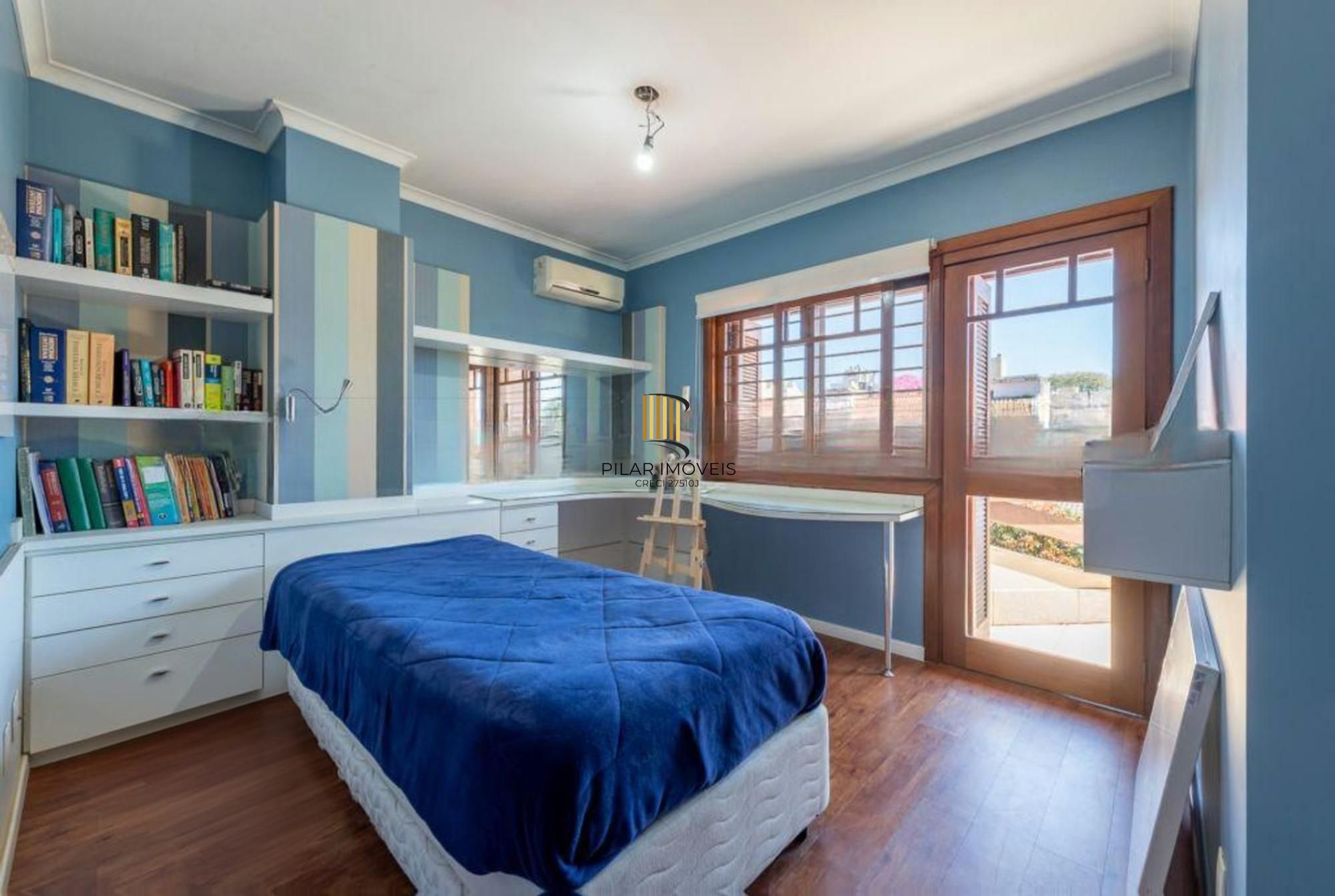 Casa com 5 dormitórios, 2 suítes, 2 vagas,360m² à venda no Jardim Itu Sabará.