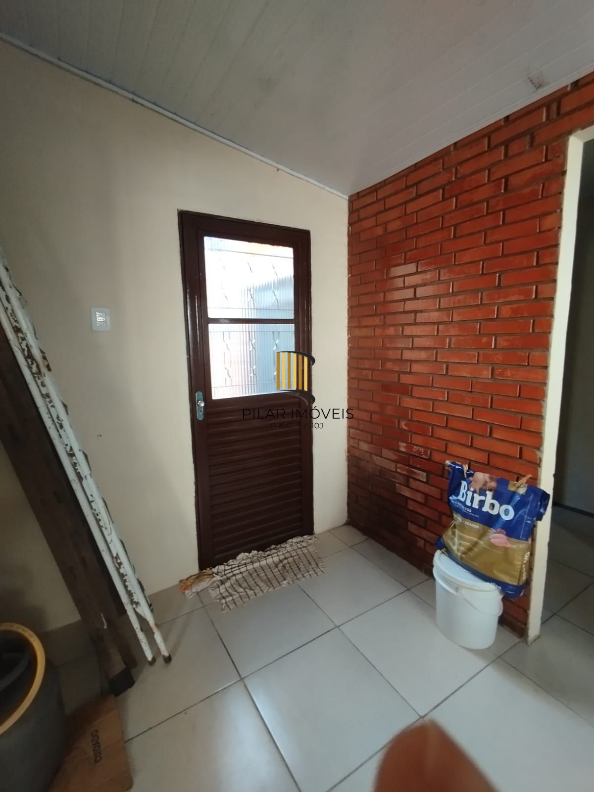 Casa de 4 dormitórios e 2 vagas de garagem em Canoas.