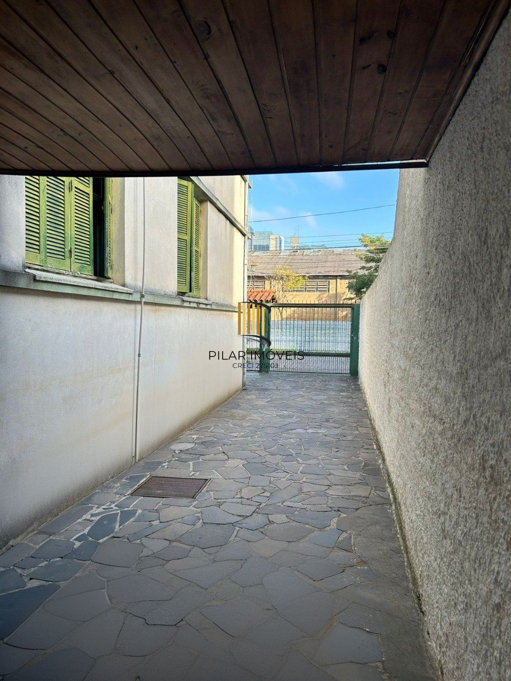 Apartamento térreo com 3 quartos no Bairro Cidade Baixa
