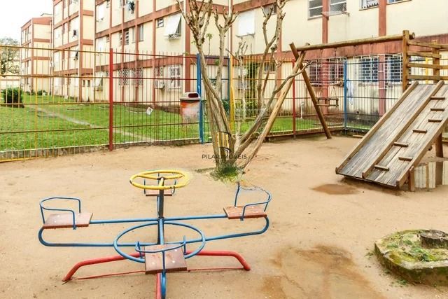 Apartamento com 2 quartos, portaria 24 horas e churrasqueira no bairro Camaquã.