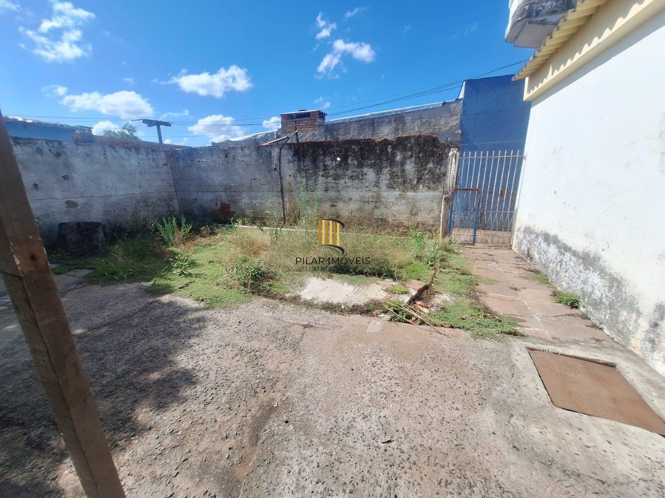 Casa de 2 dormitórios e 2 vagas de garagem em Canoas.