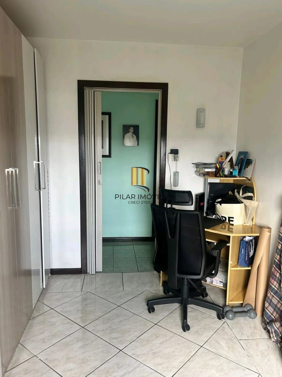 Apartamento de 2 dormitórios, 1 vaga, elevador no bairro Humaitá