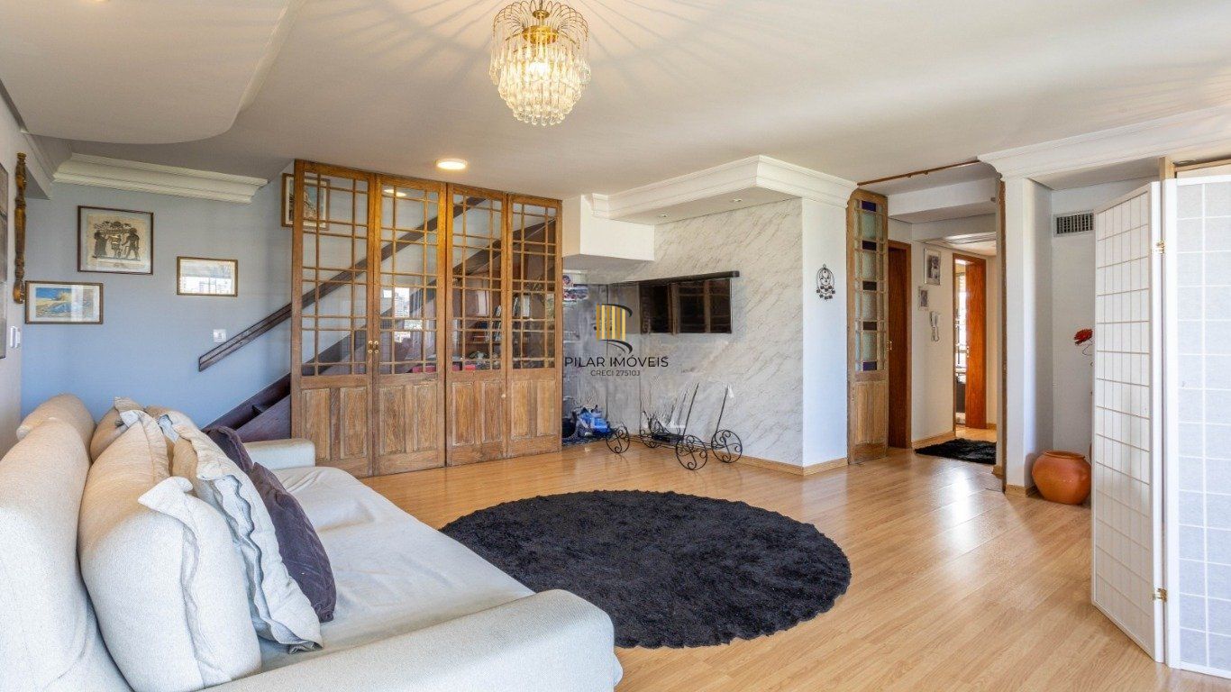 Cobertura com 3 Quartos, 1 suíte, 2 vagas e 211m²  no Petrópolis.