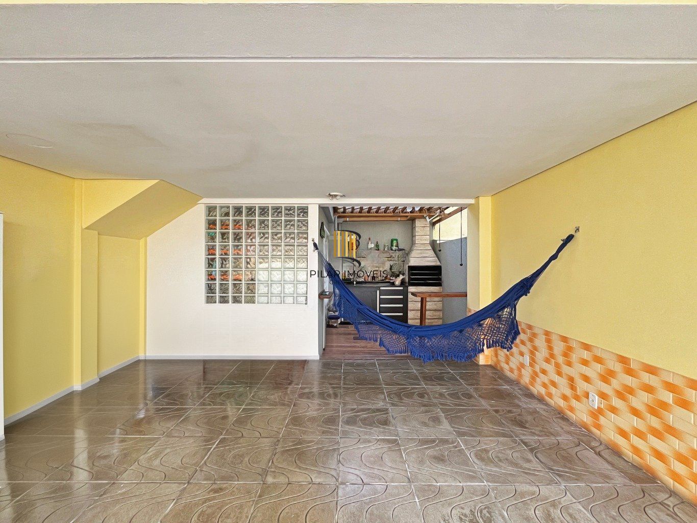 Casa com 3 quartos e 2 vagas em condomínio fechado no bairro Tristeza