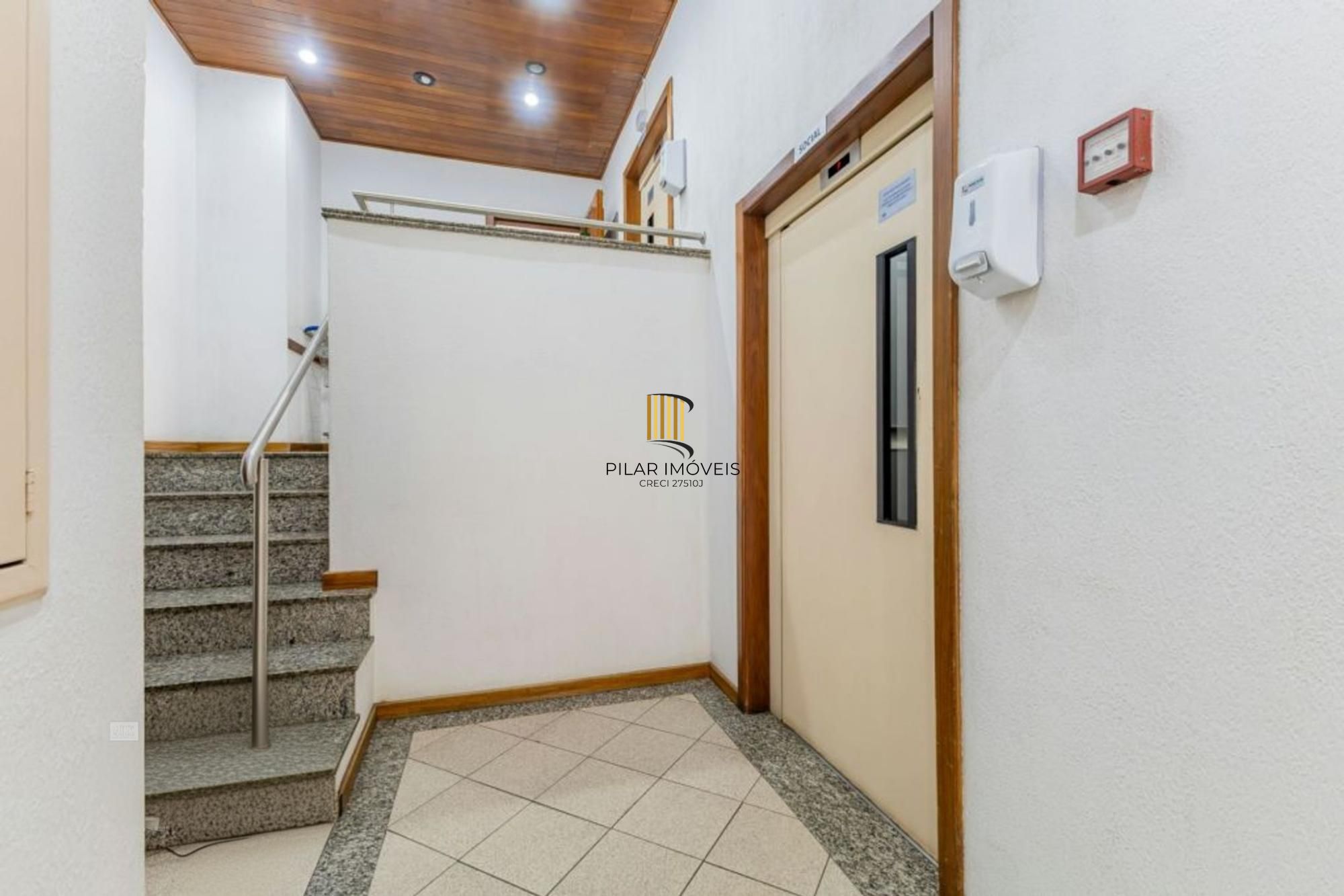 Apartamento com 3 quartos, 1 suíte, 3 vagas e elevador no Bairro São João.