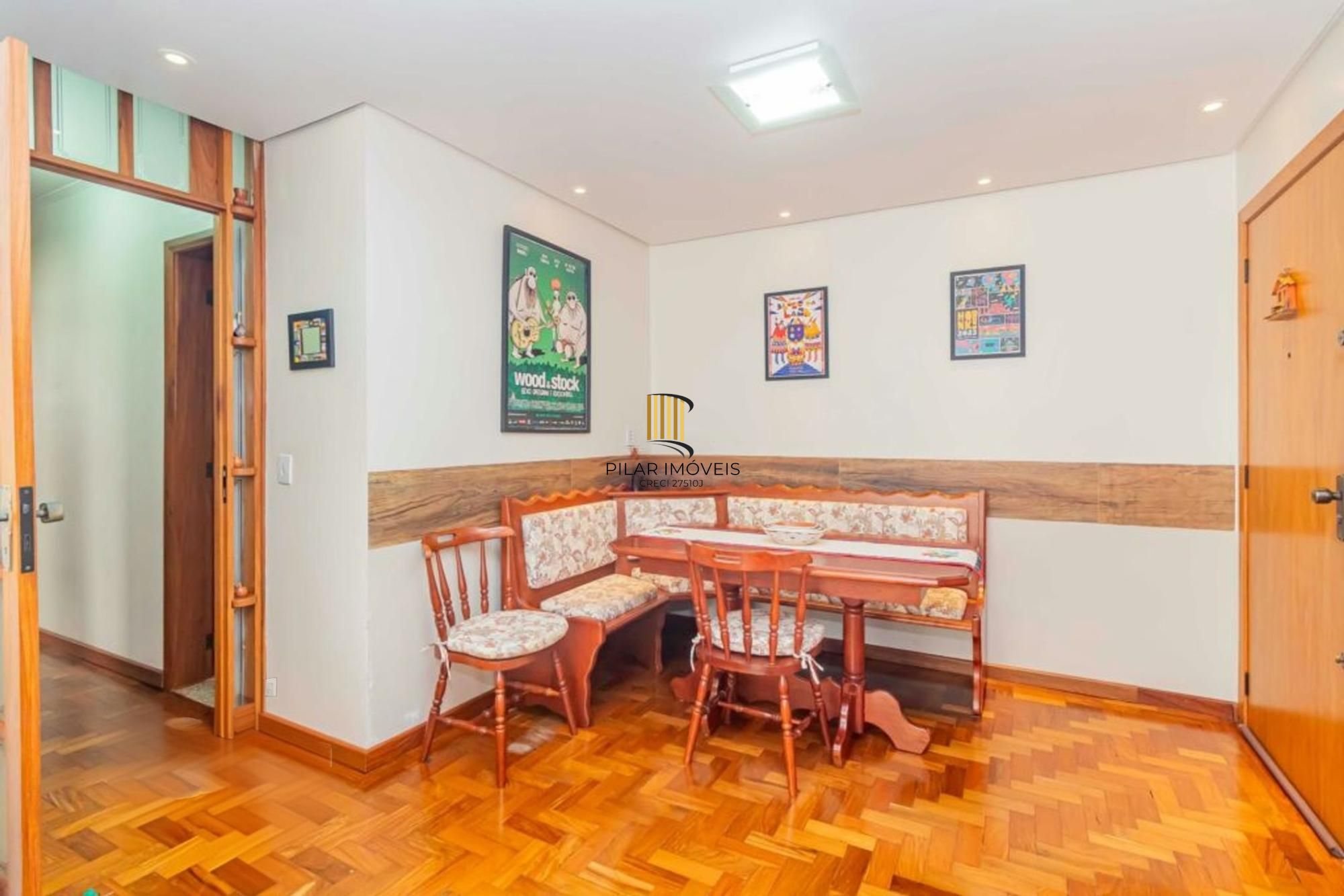 Apartamento 3 quartos, 1 suíte, 2 vagas no Petrópolis.