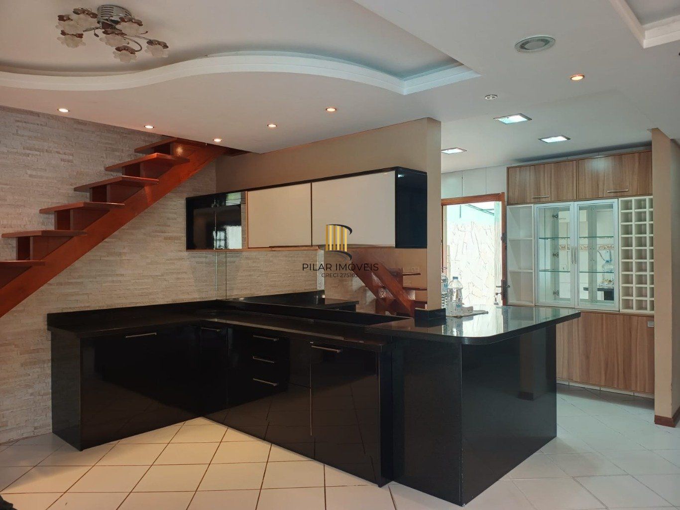 Casa semi mobiliada de 224m² com 3 quartos, 2 vagas de garagem em Canoas.