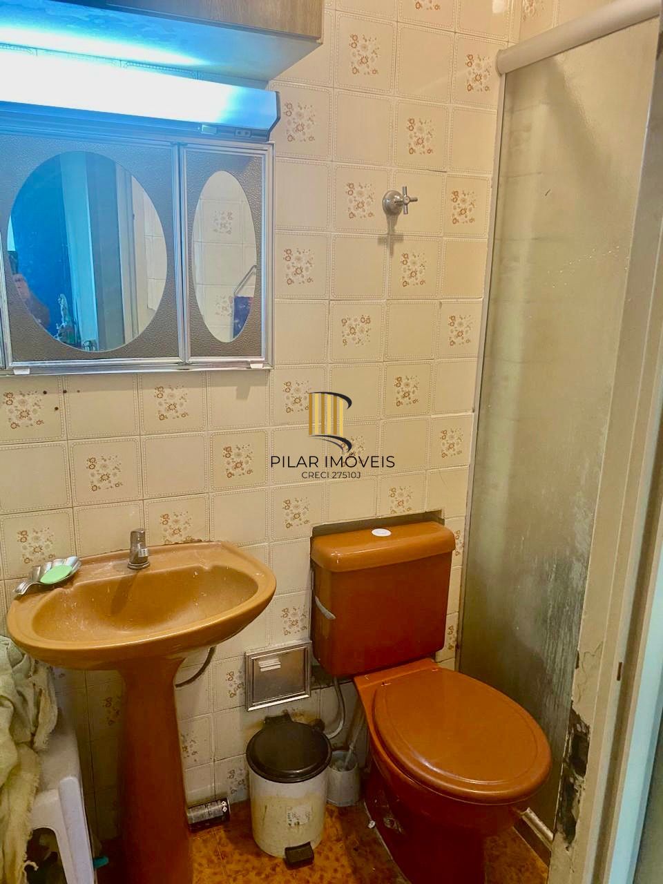 Apartamento de 2 dormitórios Segundo andar Bairro Camaqua em Porto Alegre