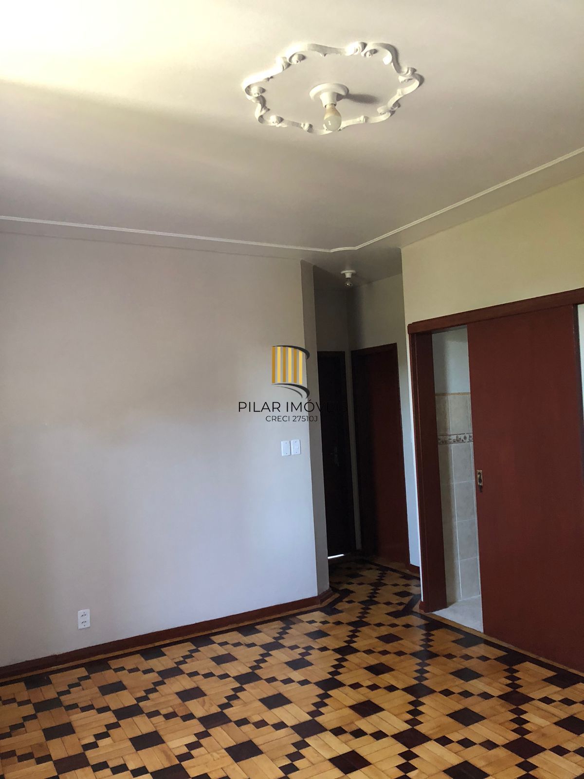 Apartamento 2 Dormitórios Reformado no São João – Av. Pátria