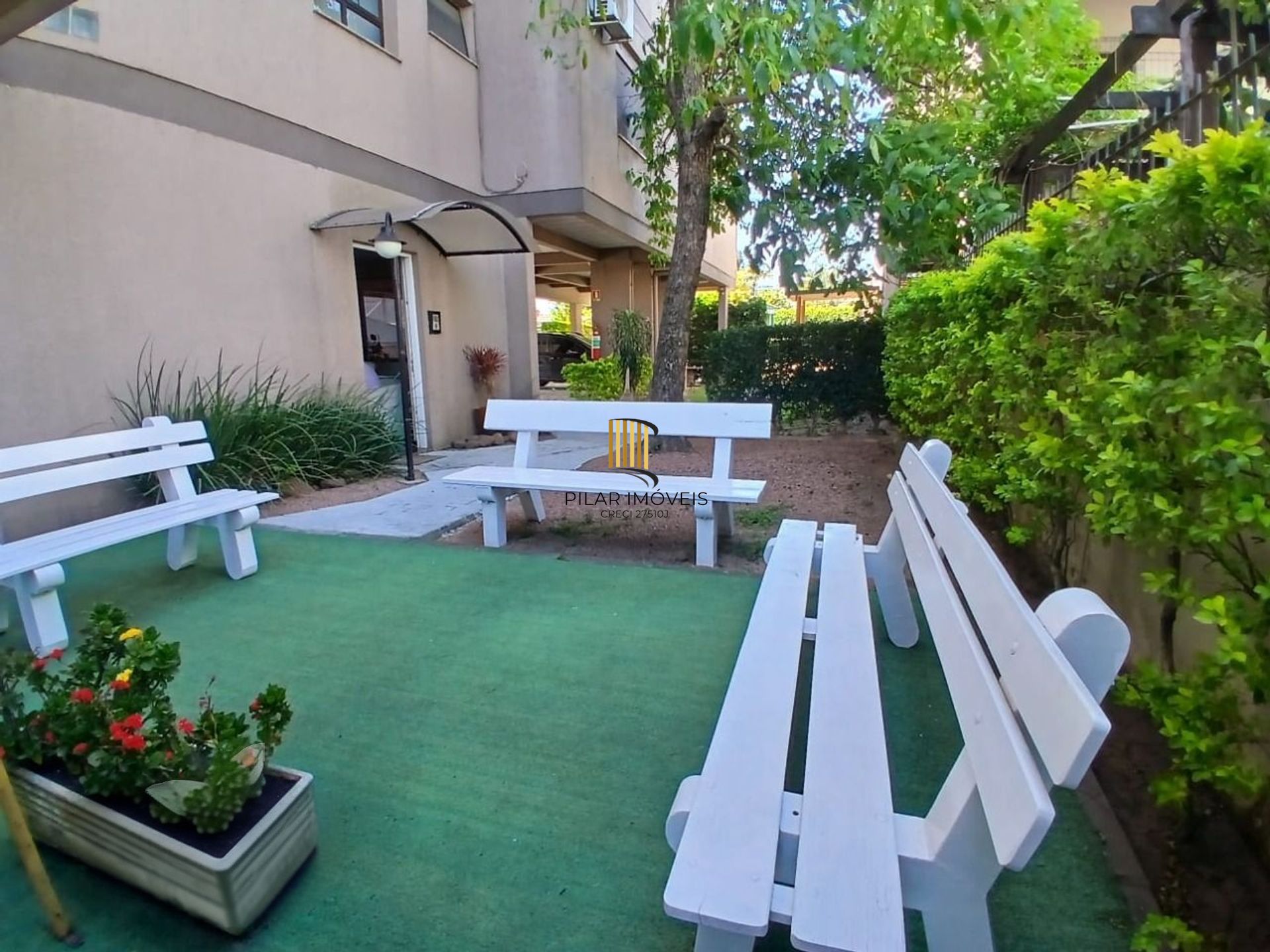 Cobertura com 4 quartos, 1 suíte, 4 vagas e elevador no bairro Igara Canoas.