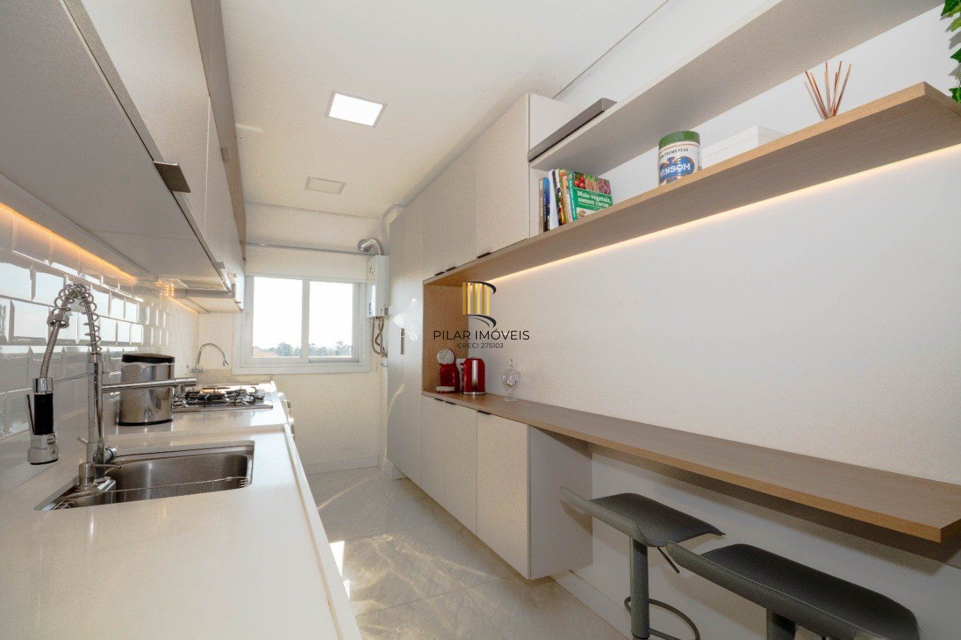 Apartamento com 3 quartos, 1 suíte e 2 vagas de garagem em Canoas