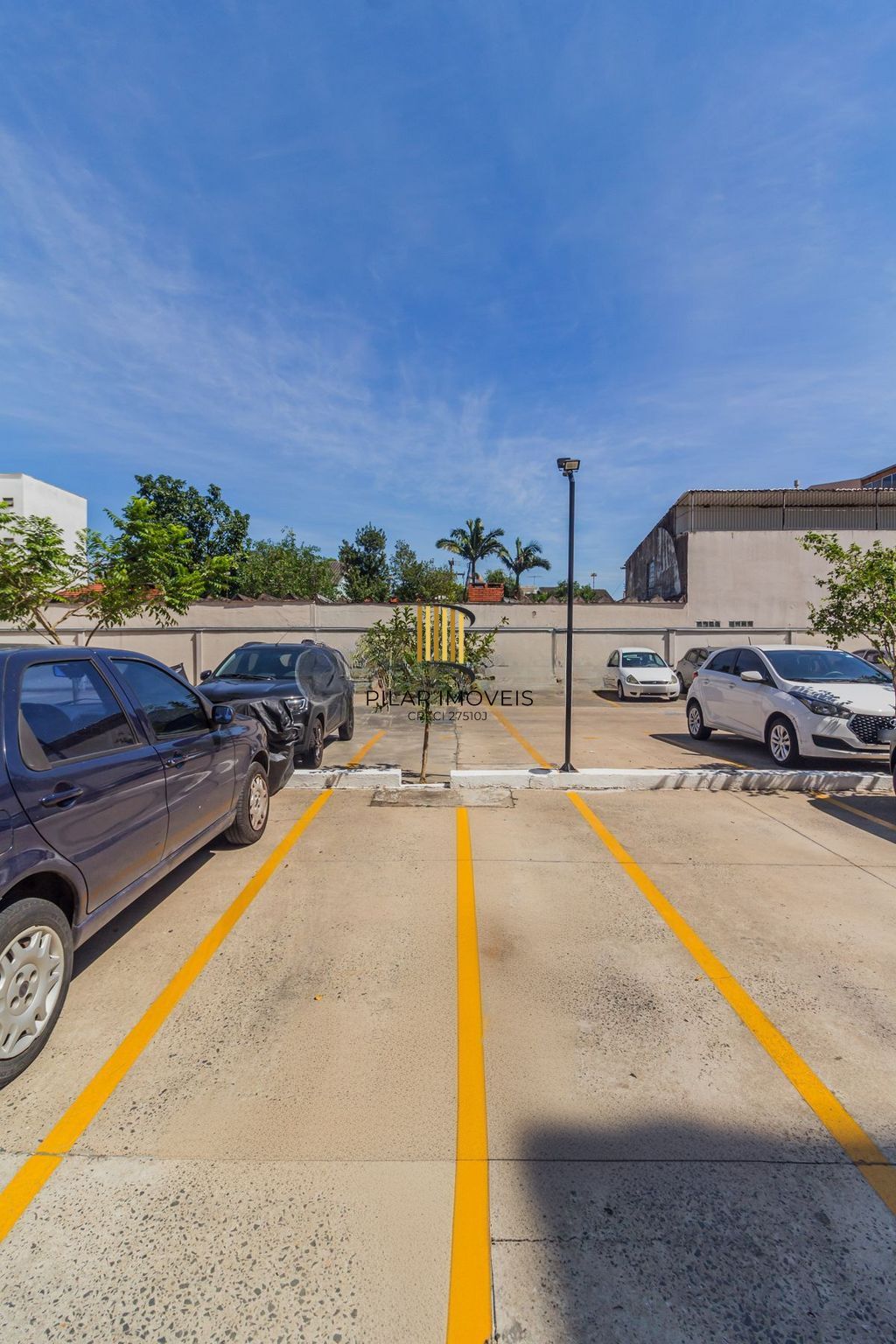 Apartamento com 2 quartos e 1 vaga de garagem no Bairro Sarandí