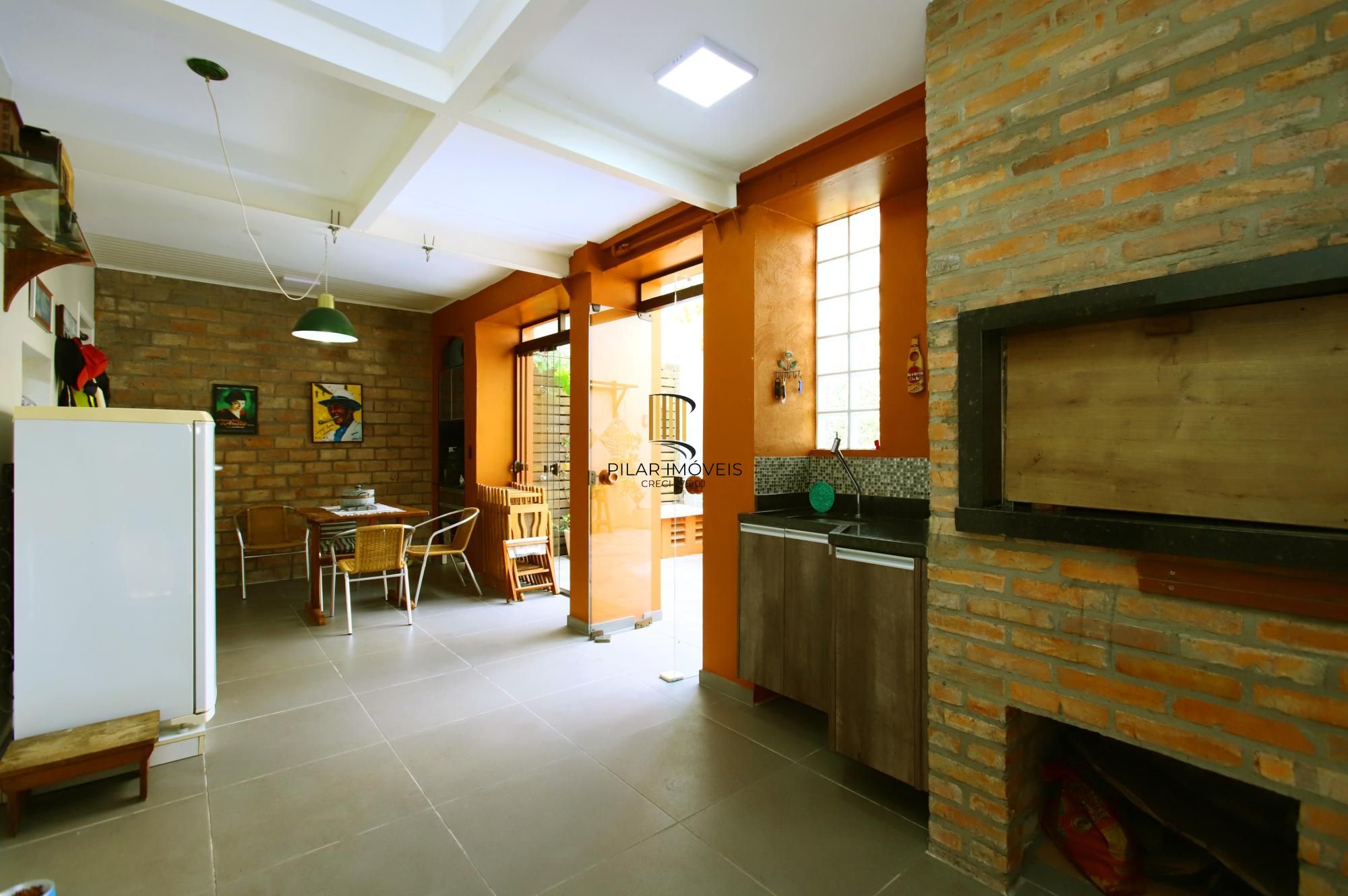 Casa de 4 quartos, 3 banheiros, 3 vagas no bairro Rio Branco