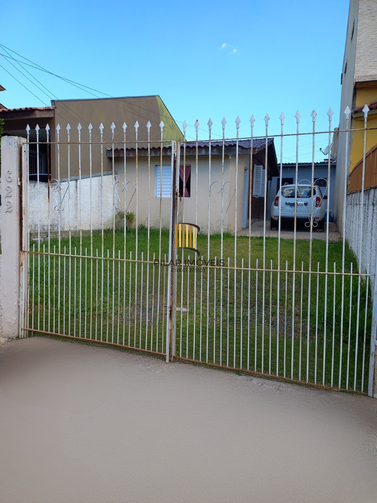 Casa com pátio e edícula no Bairro Porto Verde