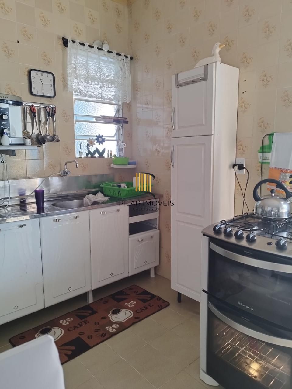 Casa geminada com 3 quartos, vaga de garagem e sacada no bairro Jardim Sabara