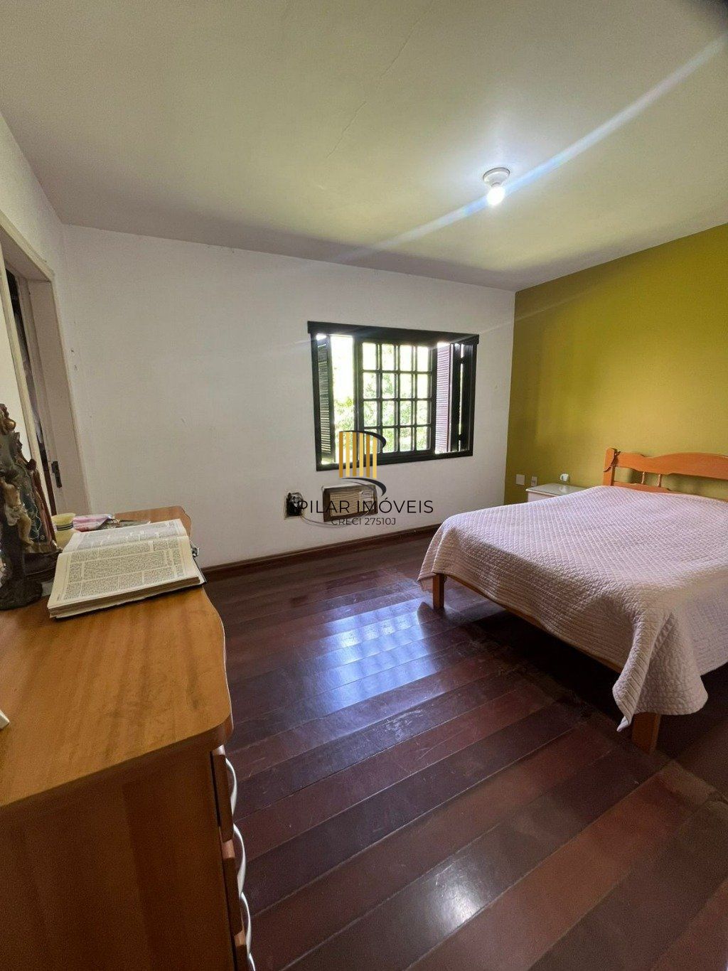 Casa de 3 dormitórios e 4 vagas de garagem em Cachoeirinha.