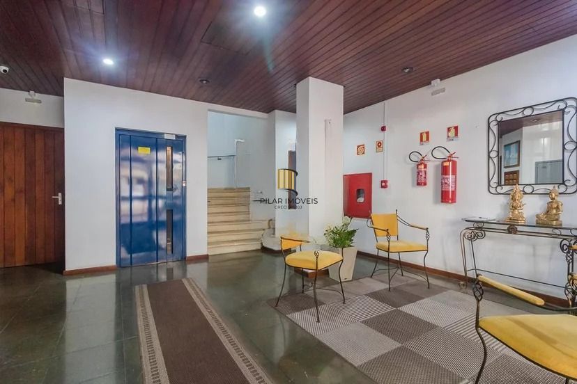 Apartamento com 2 quartos e 1 vaga à venda em Centro Histórico.