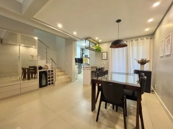 Casa em condomínio com 3 quartos e 2 vagas de garagem em Canoas.