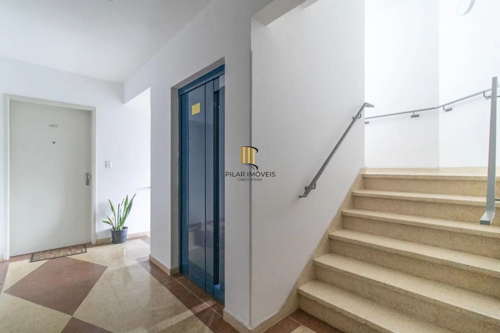 Apartamento com 2 quartos e 1 vaga à venda em Centro Histórico.