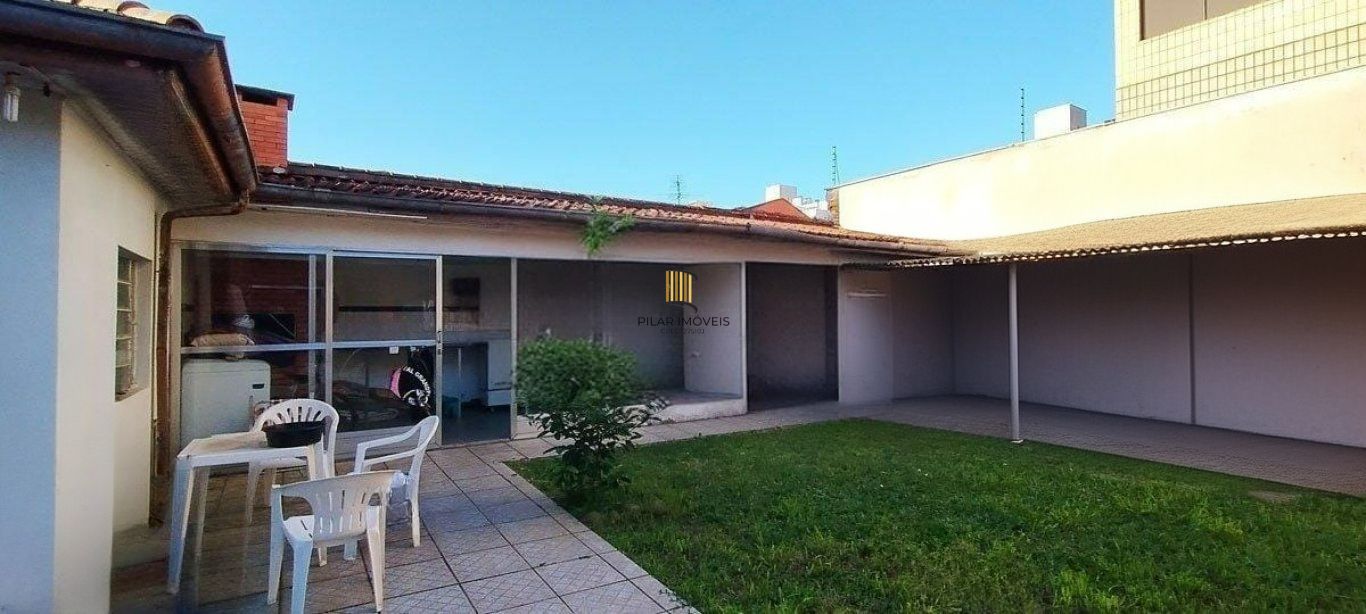 Casa com 4 quartos e 4 vagas de garagem no Bairro Jardim Lindóia