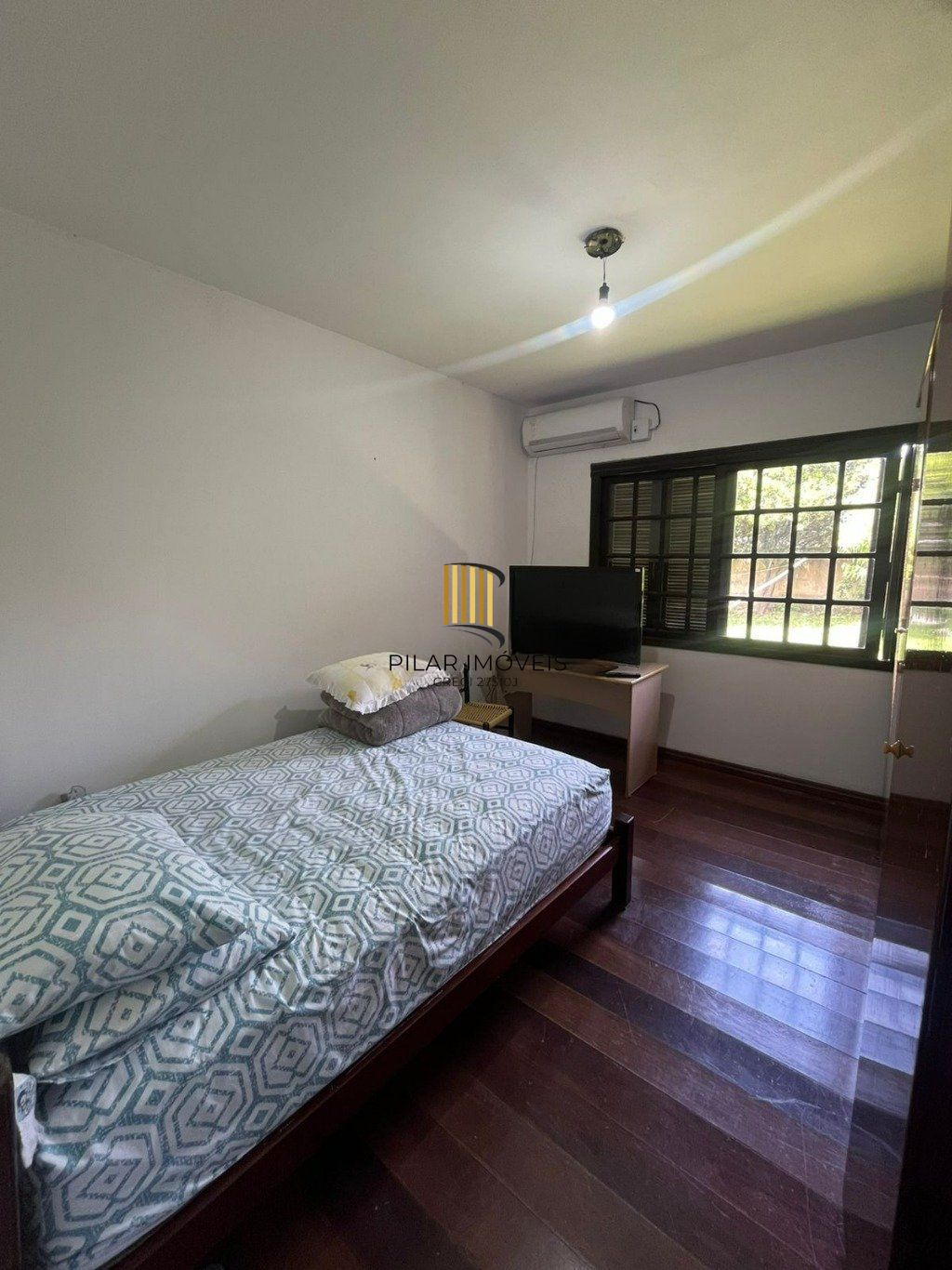 Casa de 3 dormitórios e 4 vagas de garagem em Cachoeirinha.