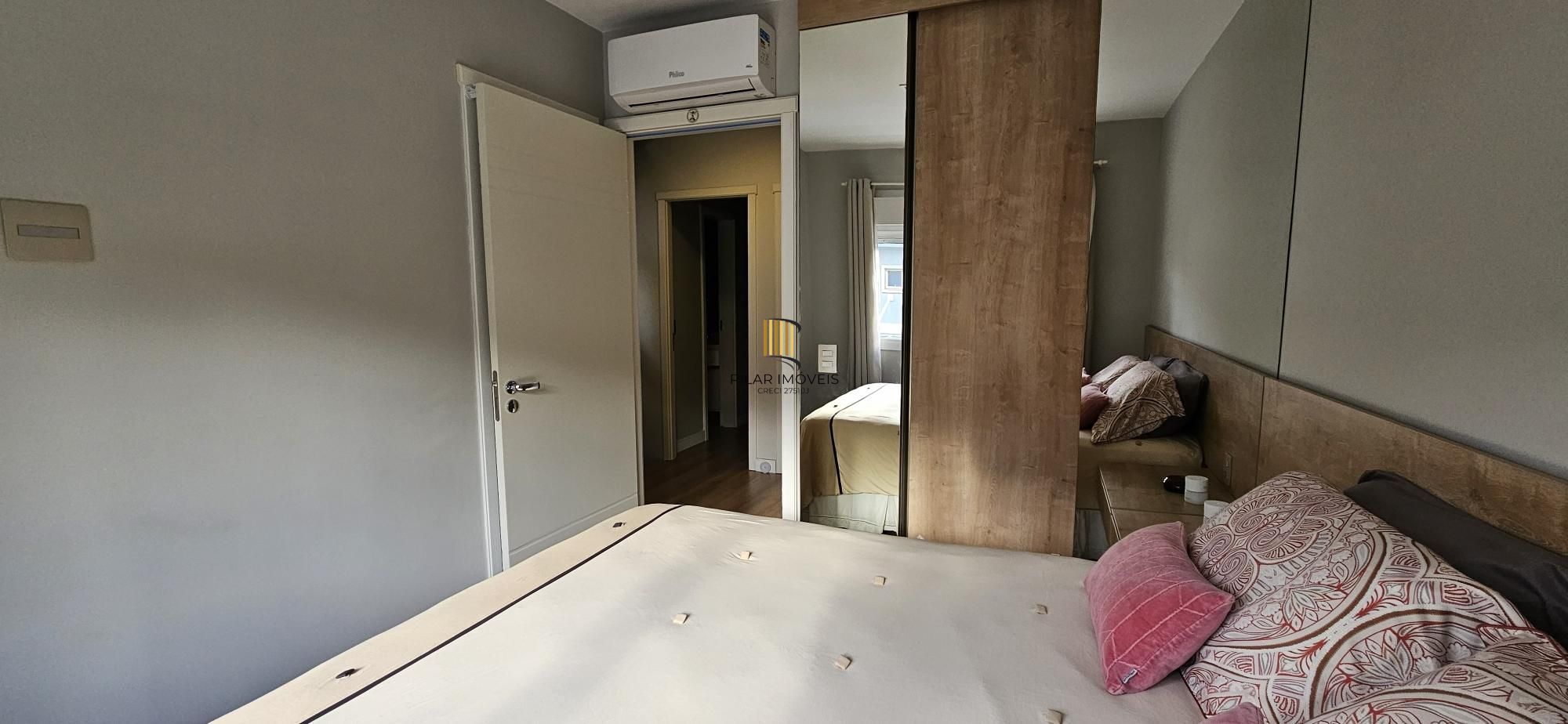 Casa em Condomínio com 3 quartos, 3 suítes, 2 vagas e 195m² no Jardim Carvalho.