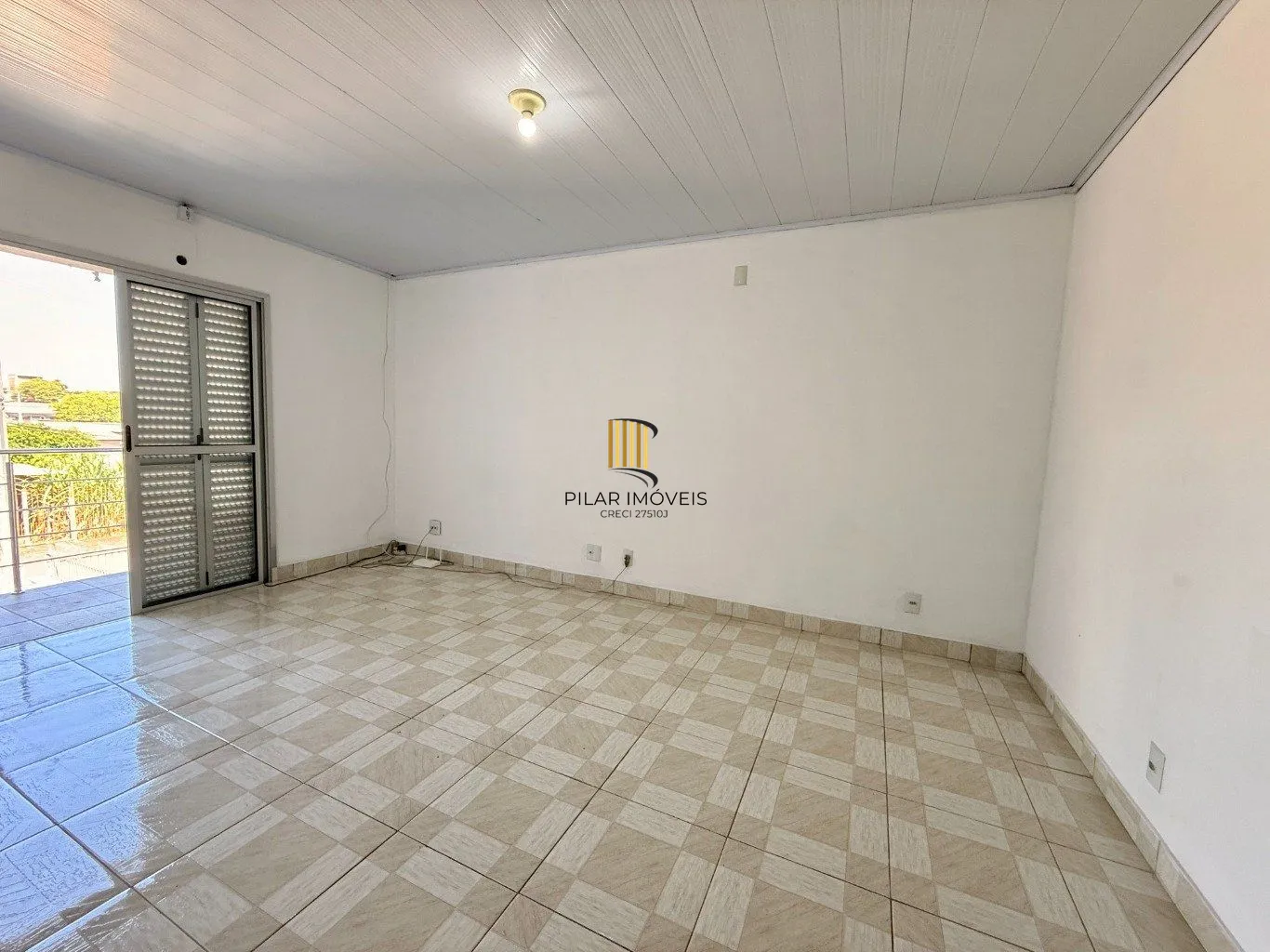 Casa de 4 dormitórios e 3 vagas de garagem em Canoas.