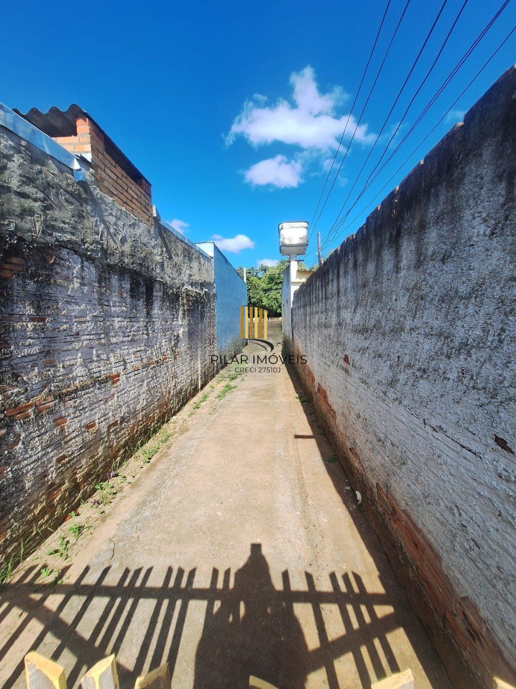 Casa de 2 dormitórios e 2 vagas de garagem em Canoas.