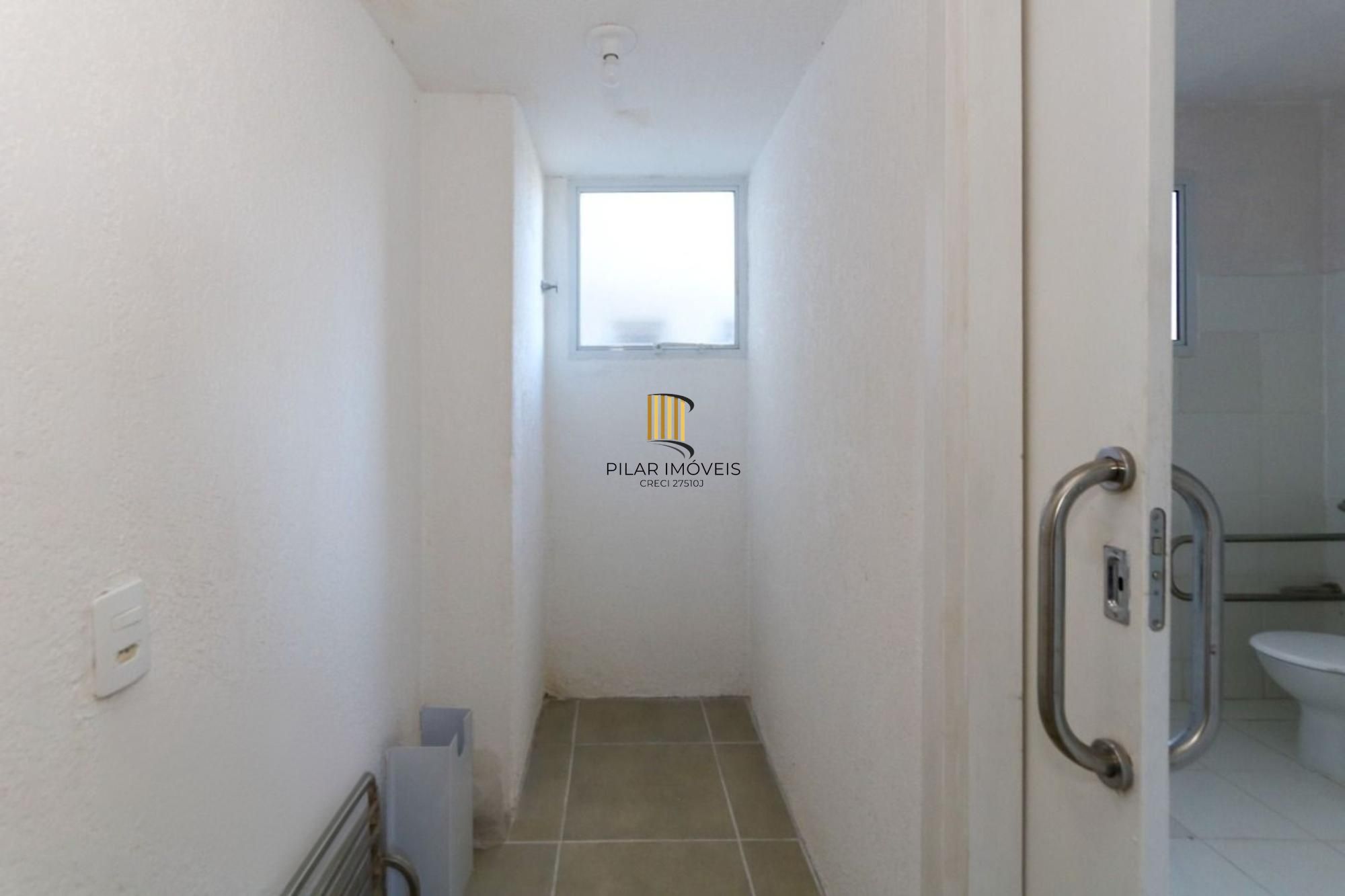 Apartamento com 1 dormitório e com 1 vaga de garagem em Canoas.