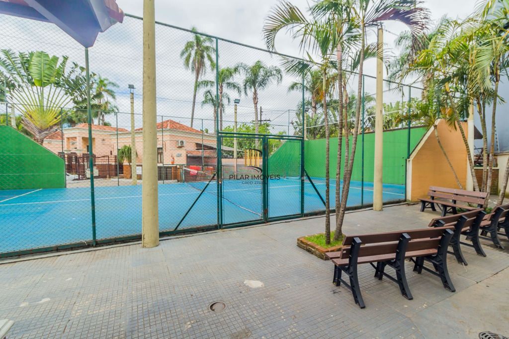Casa com 4 dormitórios, 1 suíte, 260 m² privativos, 3 vagas no Ecoville.