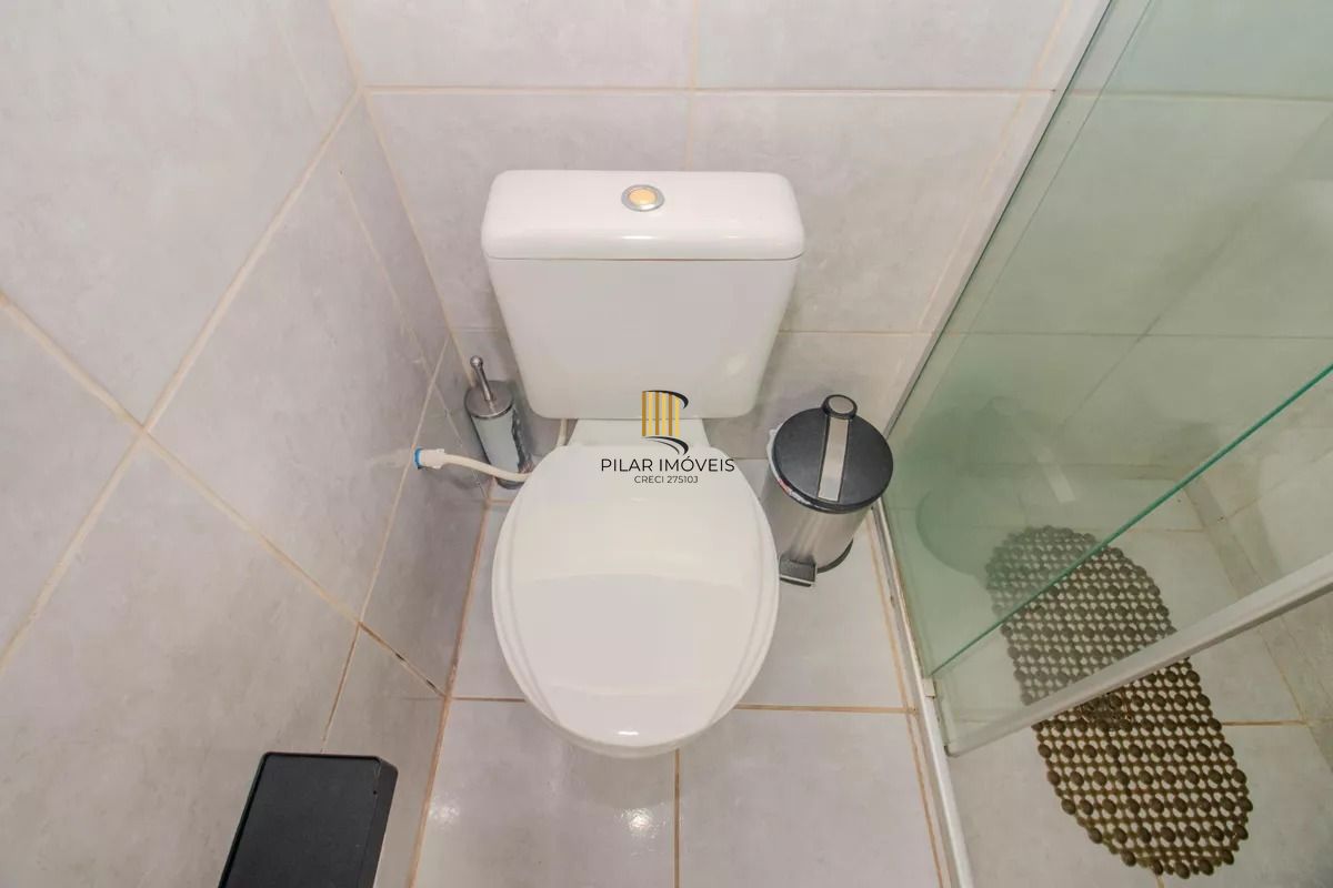 Casa com 1 quarto, churrasqueira e 4 vagas no bairro Sarandi