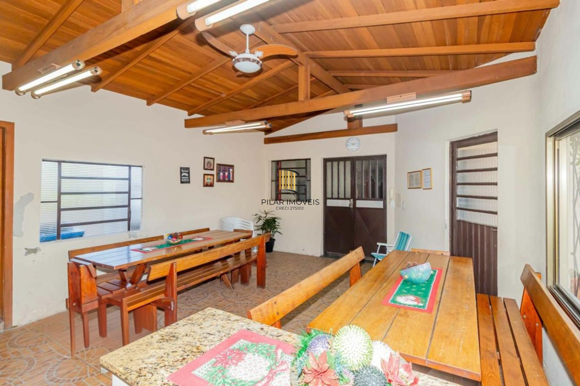 Apartamento com 2 quartos, elevador semi mobiliado no bairro Floresta.