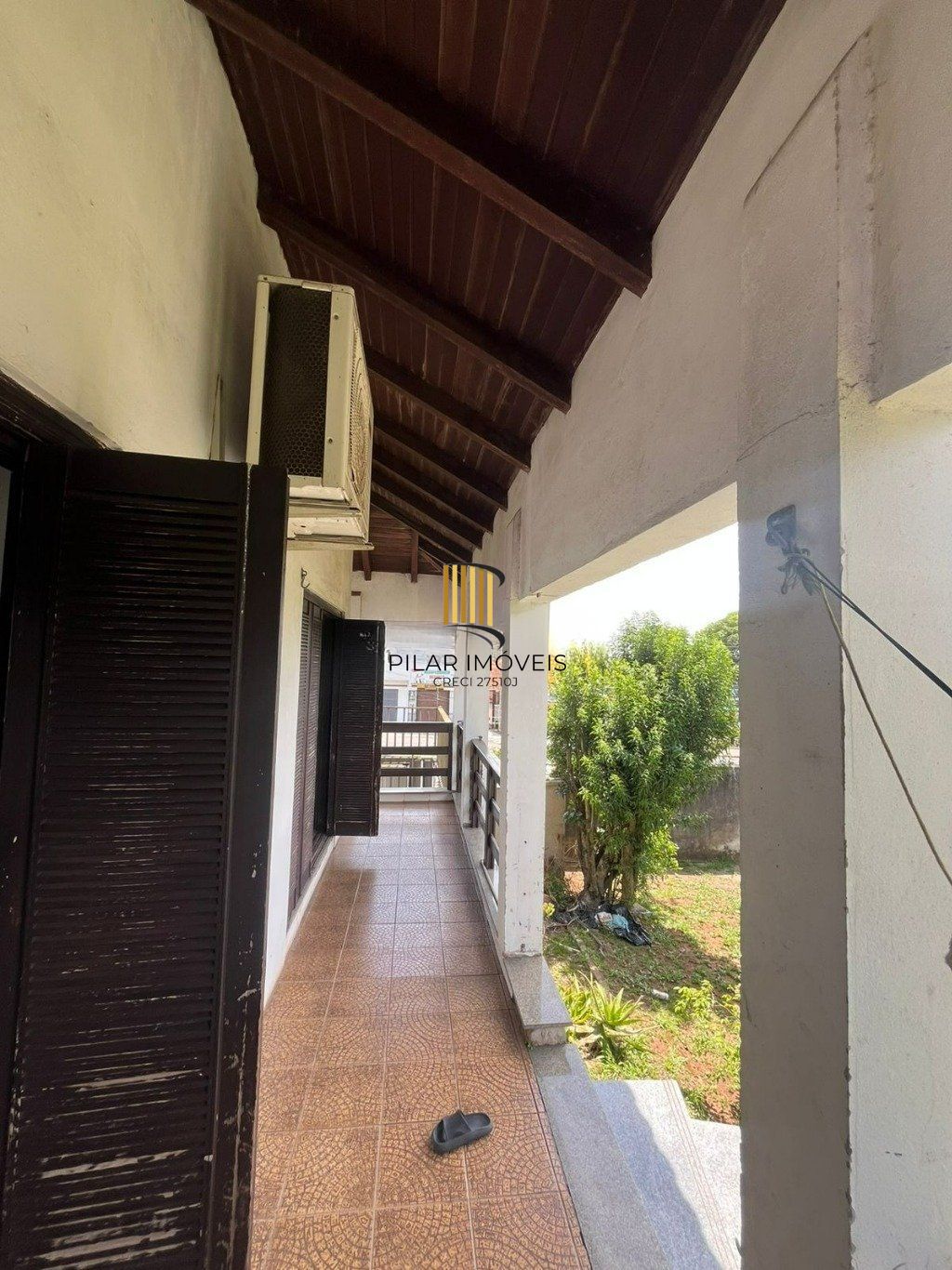 Casa de 3 dormitórios e 4 vagas de garagem em Cachoeirinha.