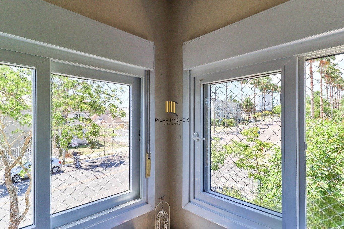 Casa em Condomínio com 3 Dormitórios e Energia Solar na Lomba do Pinheiro