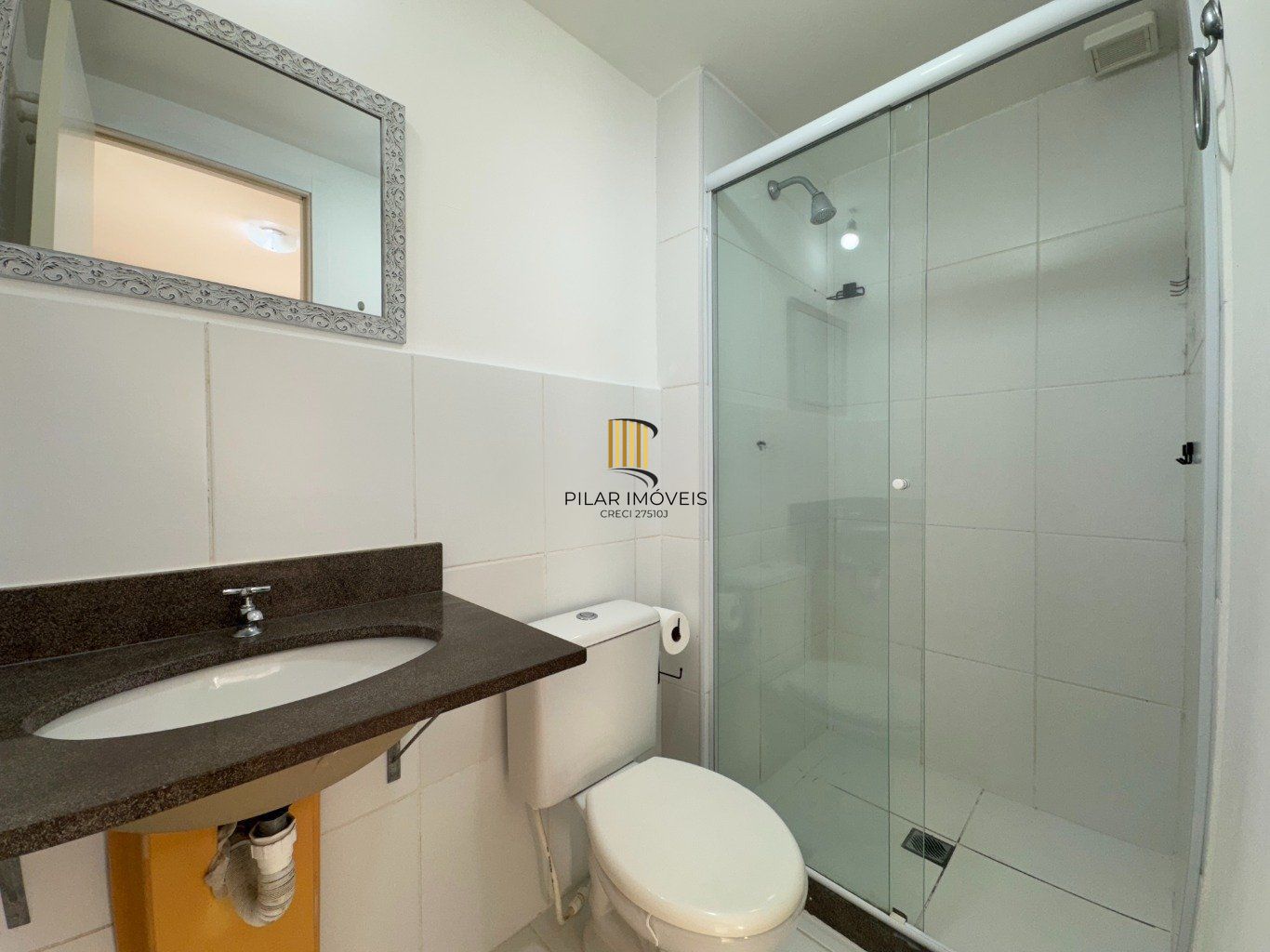 Apartamento de 2 quartos, 1 suíte, elevador e 1 vaga no bairro Humaitá.